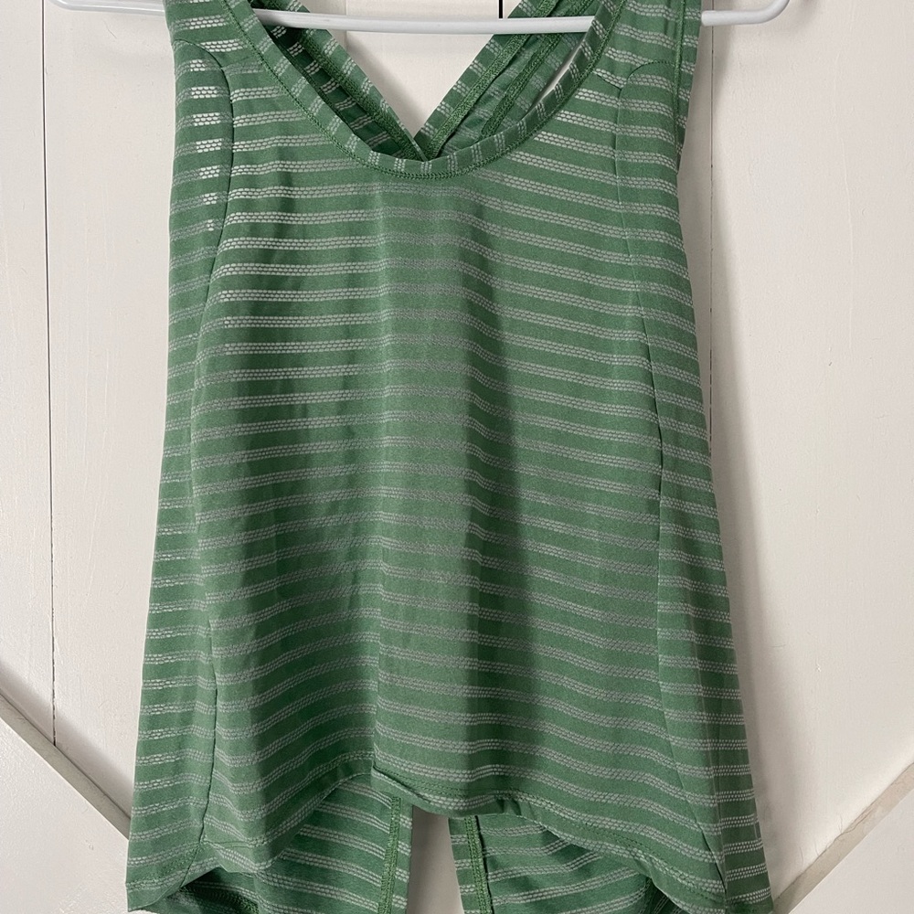 Zyia “One More Rep” brand split back active top